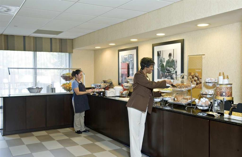 Hampton Inn Atlanta-Stone Mountain Restaurant photo